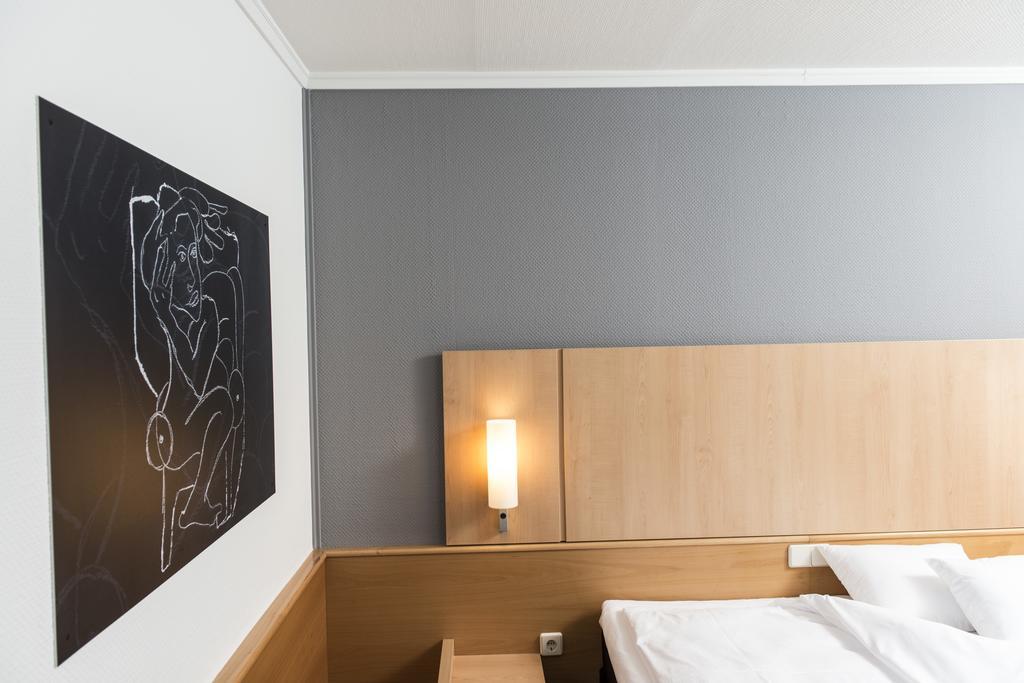 Ibis Hotel Айзенах Стая снимка