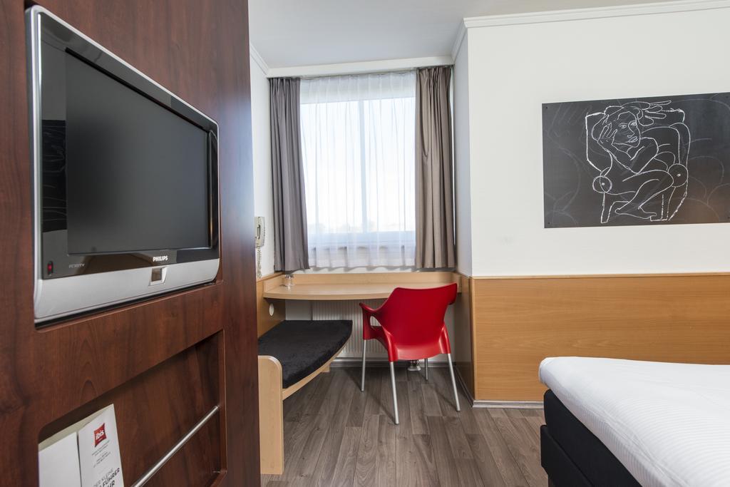 Ibis Hotel Айзенах Стая снимка