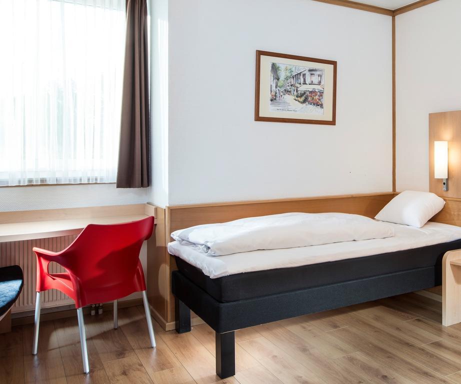 Ibis Hotel Айзенах Стая снимка