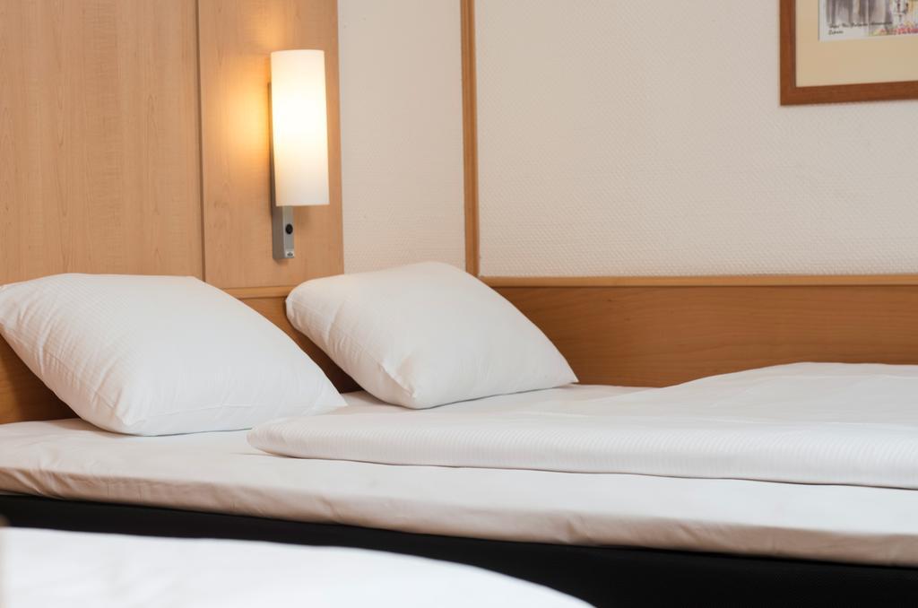 Ibis Hotel Айзенах Стая снимка