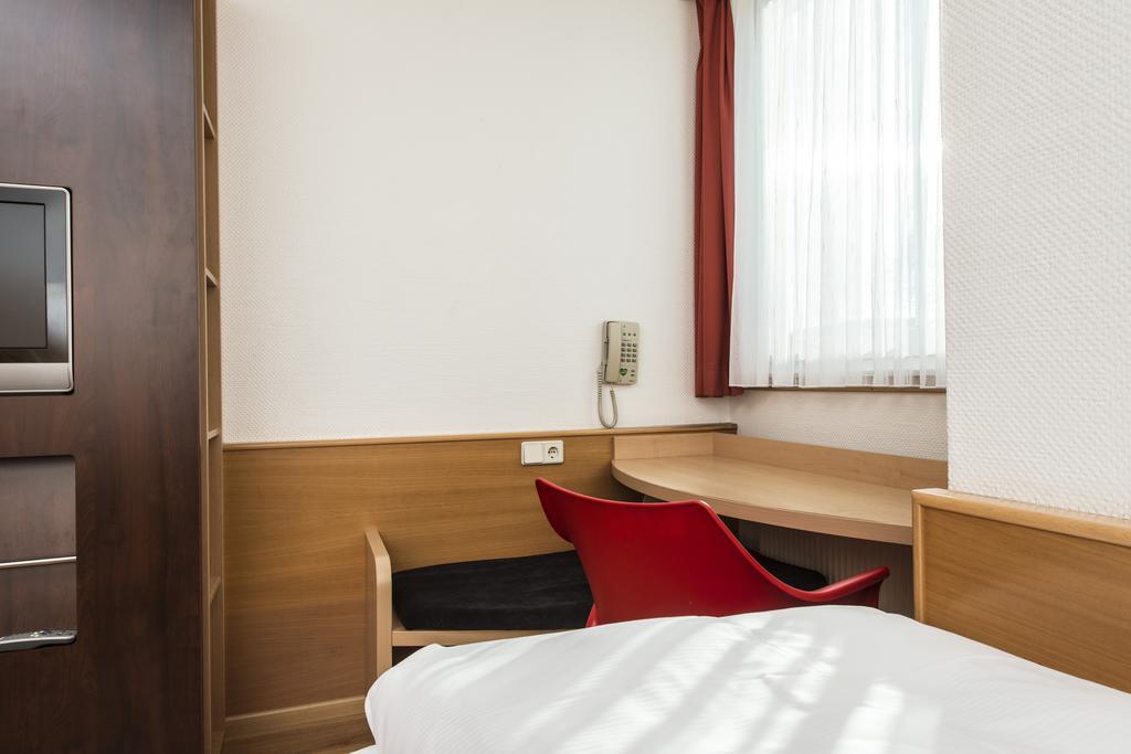 Ibis Hotel Айзенах Стая снимка